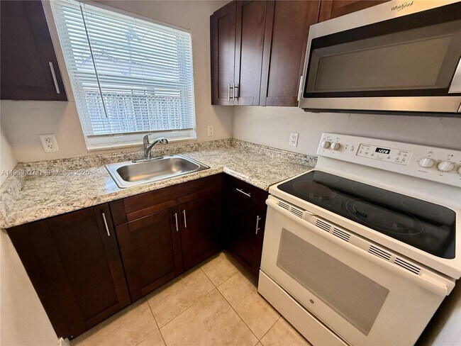 Building Photo - 209 SW 14th St