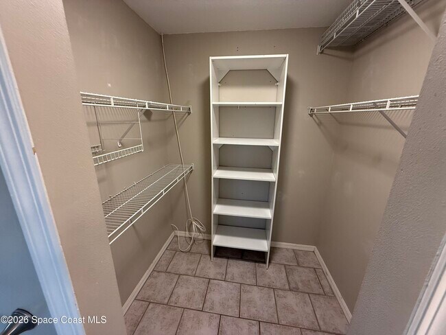 Building Photo - 563 Summers Creek Dr