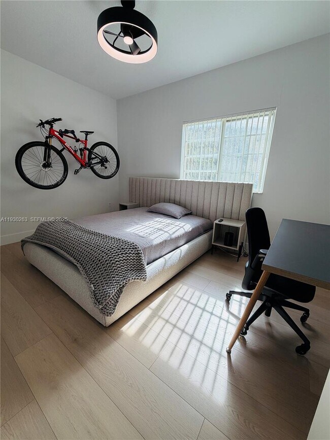 Building Photo - 7320 NW 114th Ave