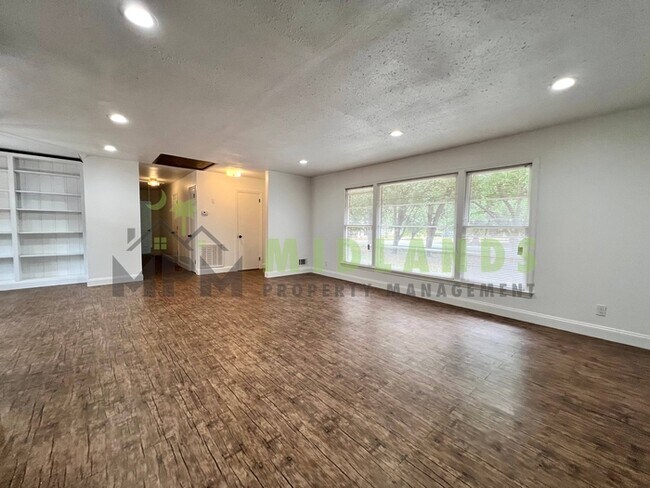 Building Photo - 1545 S Beltline Blvd