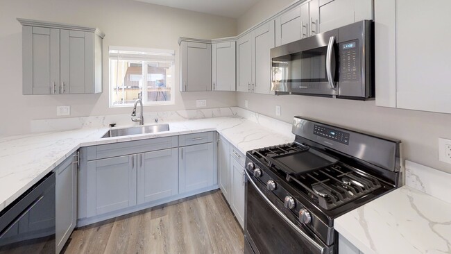 Building Photo - One Story 4BD/2BA w/ Private Yard!! (Lease...