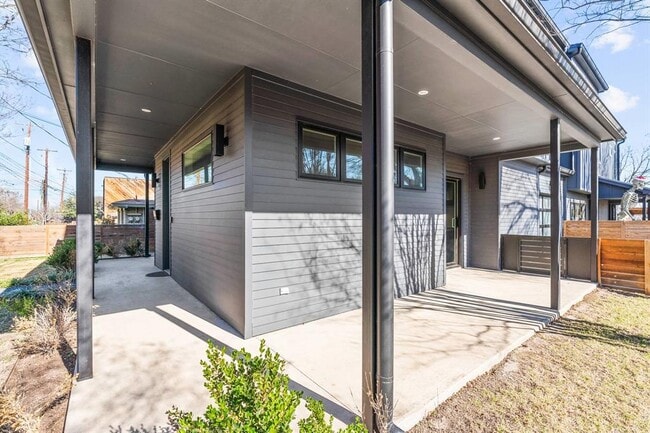 Building Photo - 1719 Bluebonnet Ln