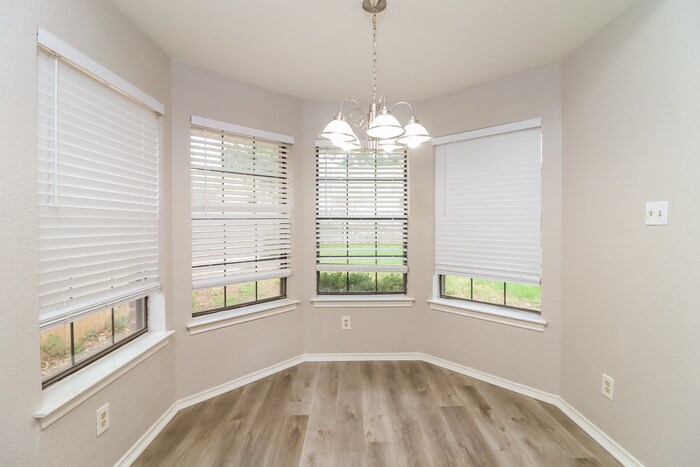 Building Photo - 1207 Belclaire Ln