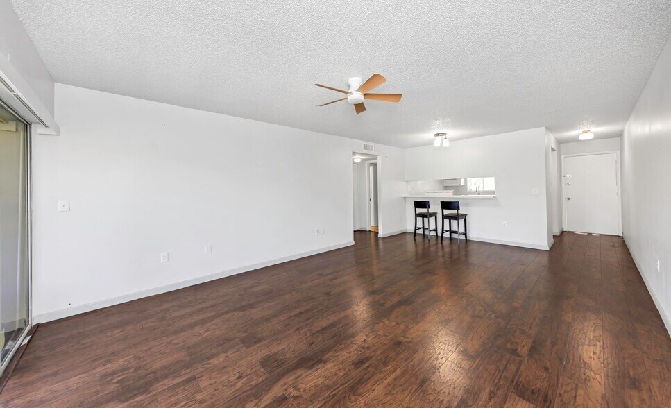 Building Photo - 621 99th Ave N