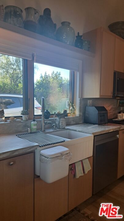 Building Photo - 1710 Decker Rd