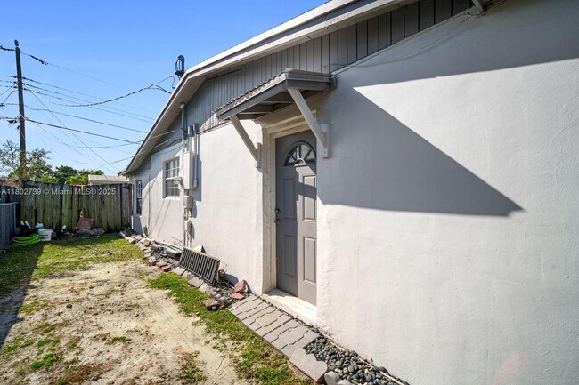Building Photo - 1314 W 80th St