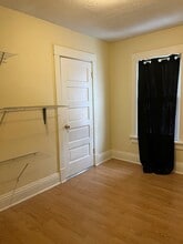 Building Photo - 623 Riehl St