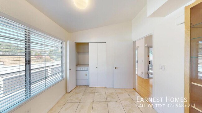 Building Photo - 5606 Las Virgenes Rd