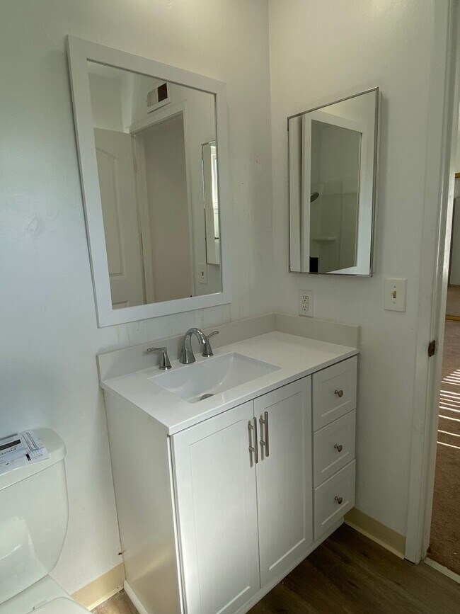 Building Photo - Available NOW - Cute 3 Bed 2 bath home in ...