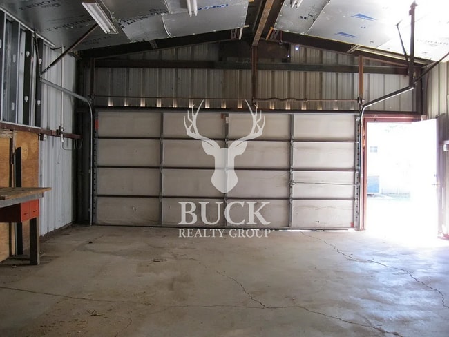 Building Photo - 211 E Harmon Dr
