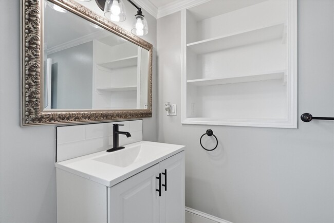 Building Photo - 156 N Broadway