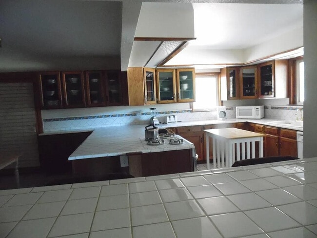 Building Photo - 605 N Spur Dr