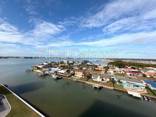Building Photo - 4725 Cove Cir