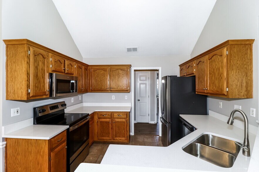 Building Photo - 95 Winding Creek Dr