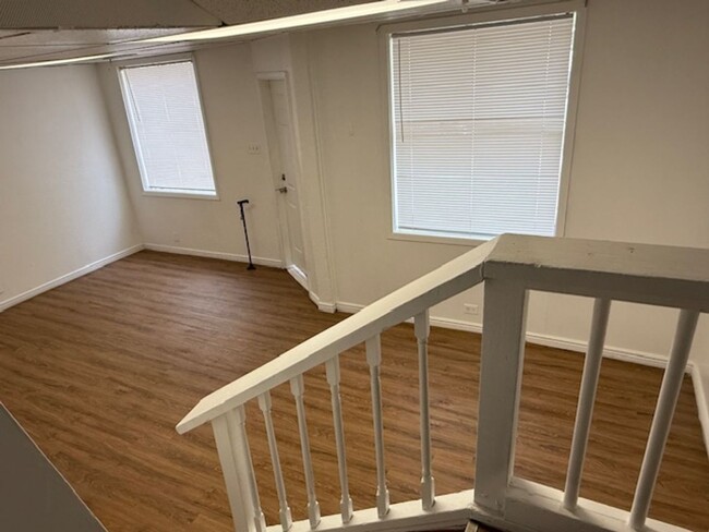 Building Photo - 2 Bedroom 1 Bath Single family home p