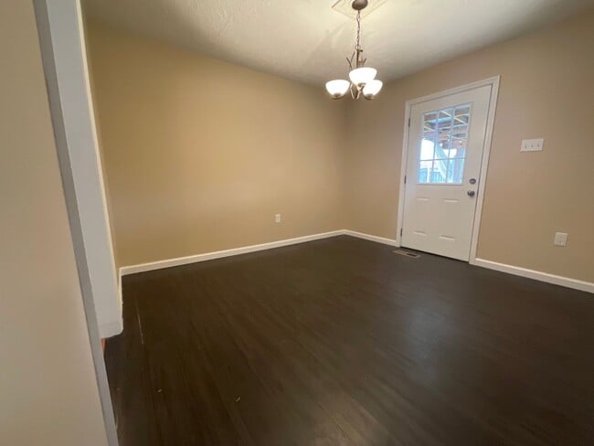 Building Photo - Move in special - 3 bedroom/2 bath brick h...