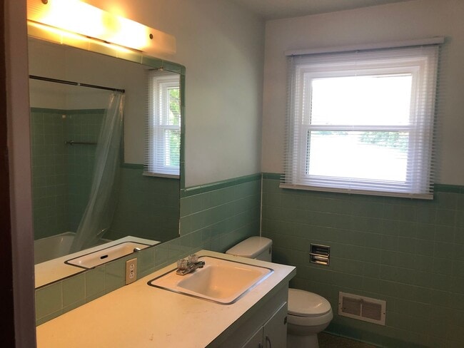 Building Photo - For Rent In Davie Co!