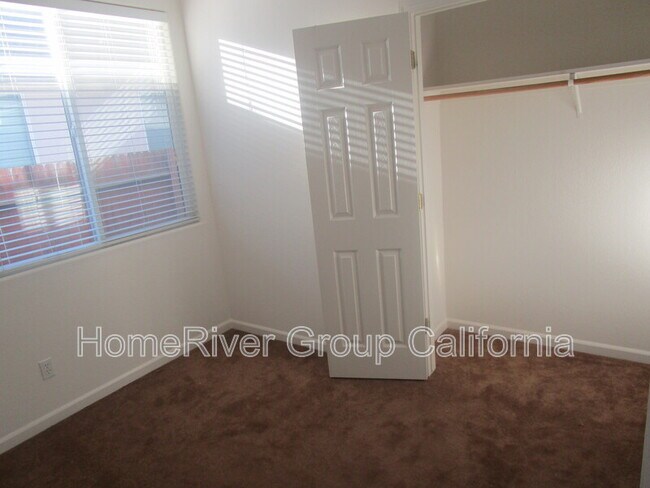 Building Photo - 1825 Acari Ave