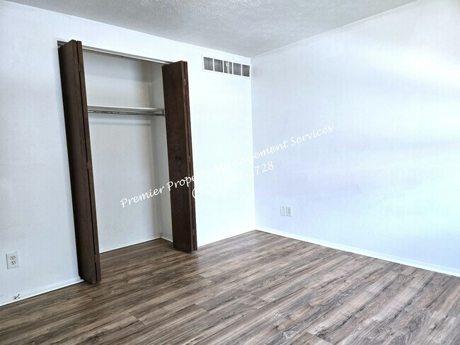 Building Photo - 455 McCleery St