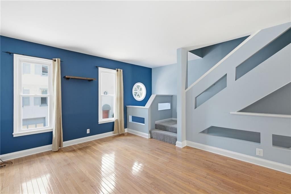 Building Photo - 856 St Charles Ave NE