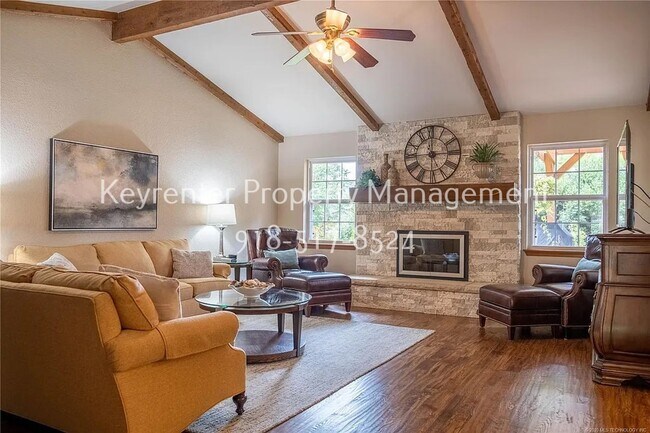 Building Photo - Large | 4 Bed | 3 Bath | South Tulsa