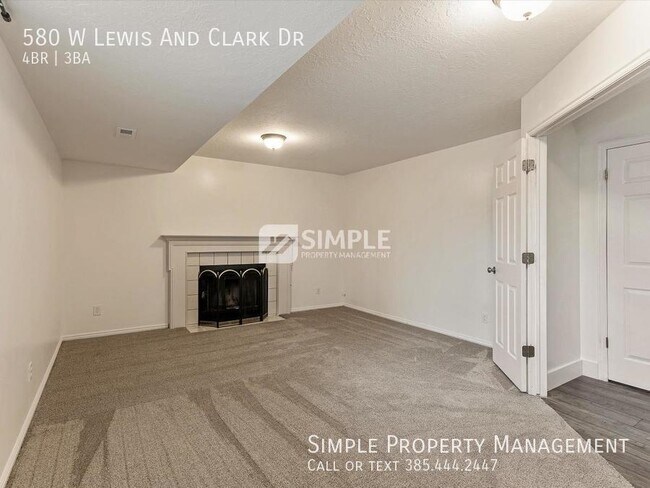 Building Photo - 580 W Lewis And Clark Cir