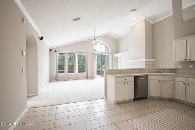 Building Photo - 9166 Spindletree Way