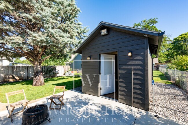 Building Photo - Updated 2 Bed Home with Detached Office & Fenced Yard