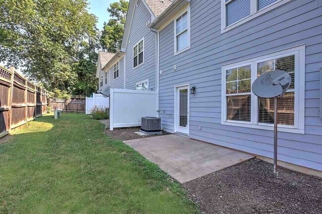 Building Photo - 348 Marquette Ct