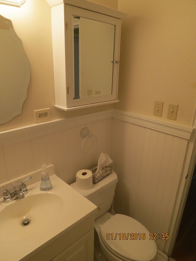 Building Photo - 3br Bethesda Rental