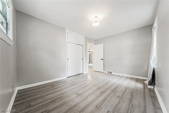 Building Photo - 24111 Edgehill Dr