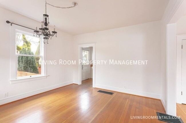 Building Photo - 2735 SE 25th Ave