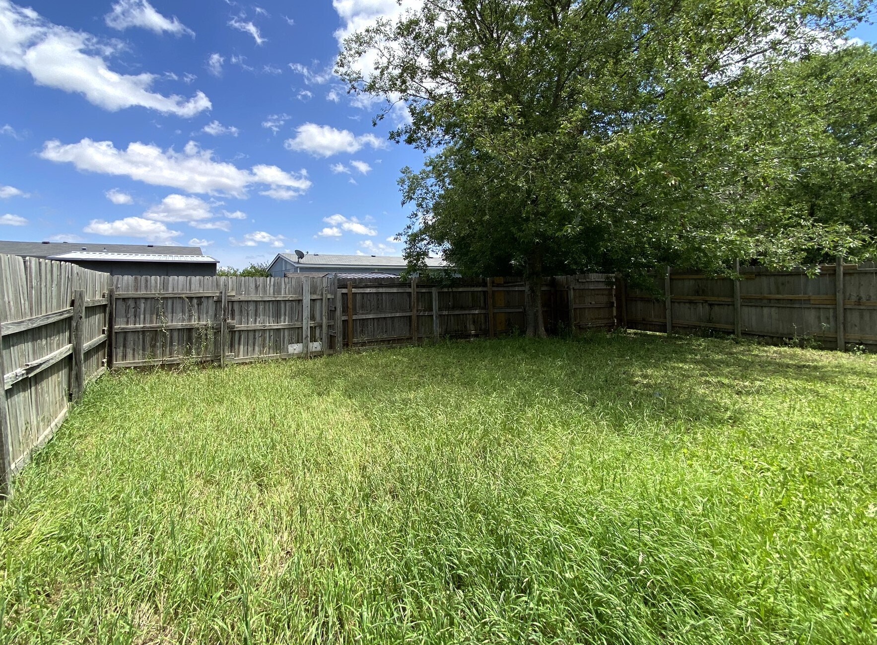 Building Photo - 3210 Toledo Dr