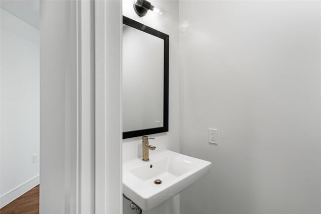 Building Photo - 2311 Westheimer Rd