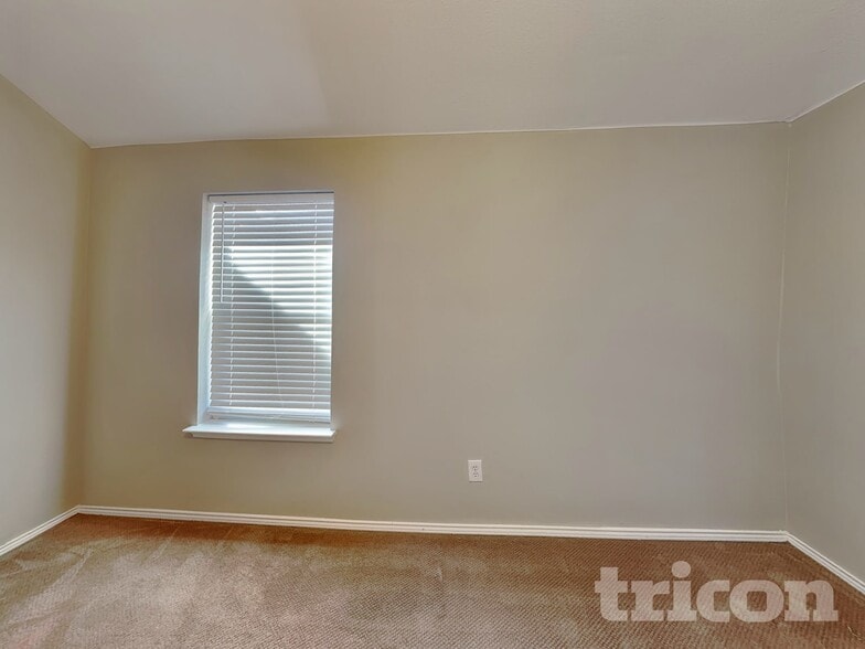 Building Photo - 4702 Valleyview Dr