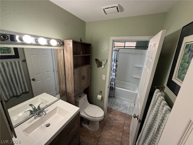 Building Photo - 1708 Crystal Chimes Dr