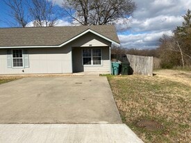 Building Photo - 1501 E Thomas St