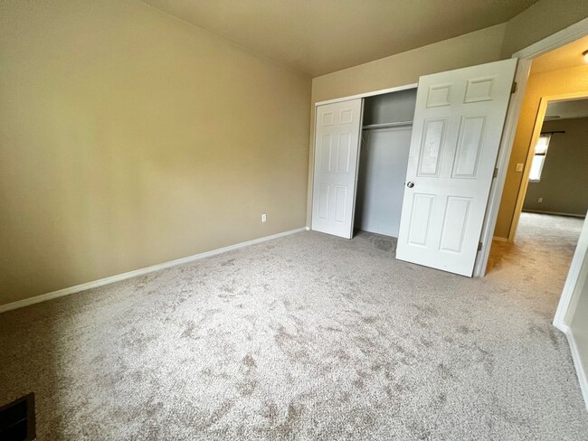 Building Photo - Spacious 4 Bed, 3.5 Bath Home with Finished Basement in South Fort Collins!