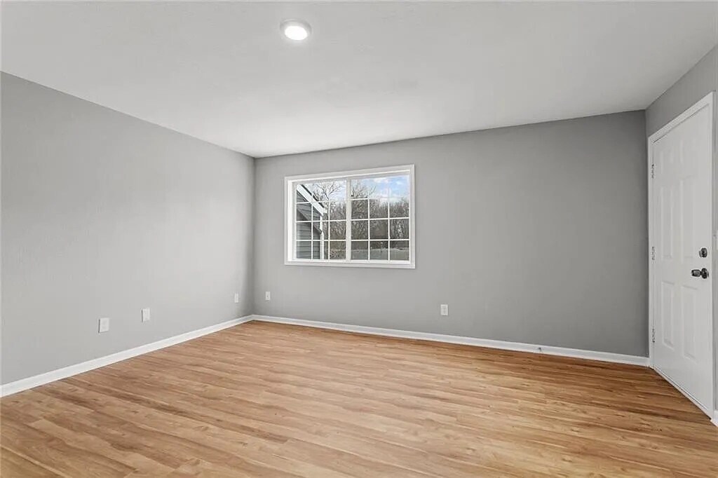 Building Photo - 1505 W 25th Ct