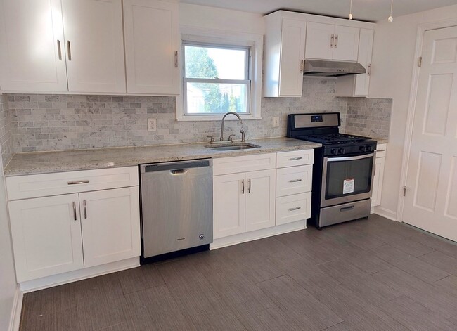 Primary Photo - 20 Ridgecrest Ter