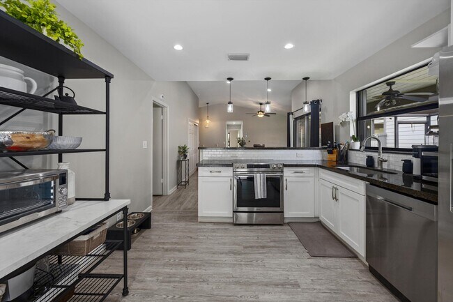 Building Photo - 2482 Bedford Mews Dr
