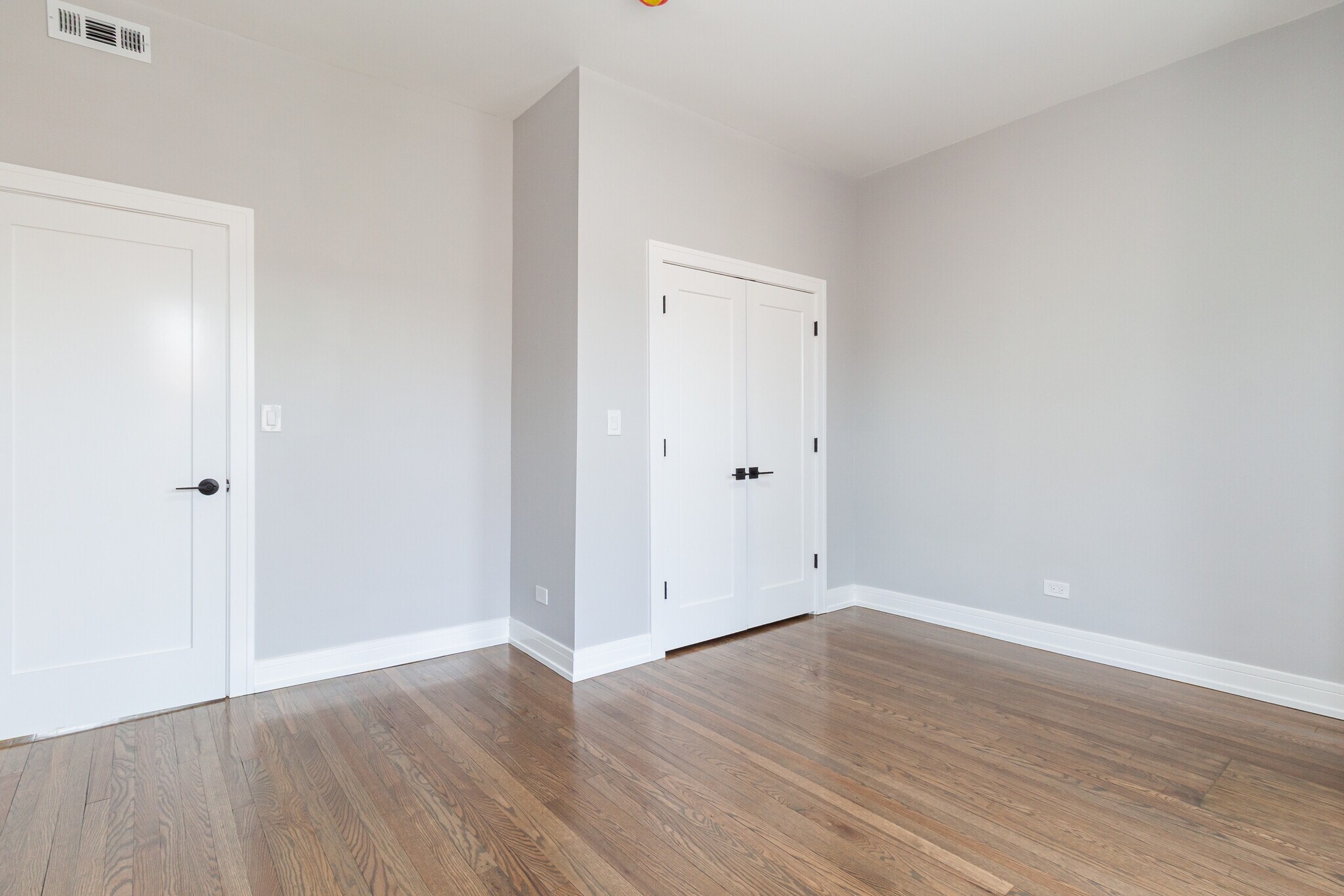 Building Photo - 3830 N Wilton Ave