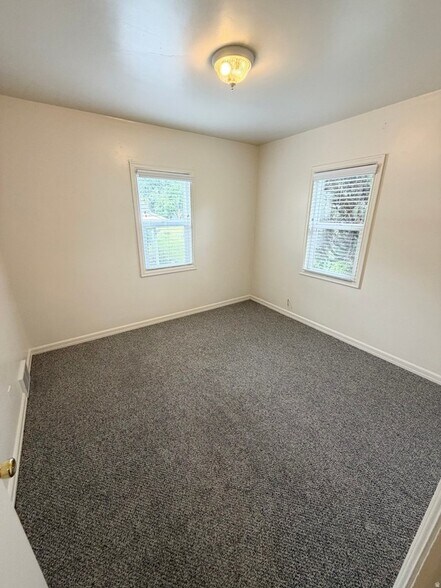 Building Photo - 4910 S 900 E