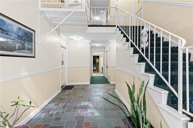 Building Photo - 6851 Roswell Rd