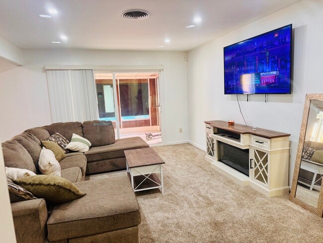 Building Photo - 4406 Glencannon St