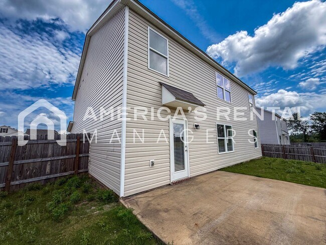 Building Photo - Move-in Special! Beautiful 5 Bed, 2 Bath h...