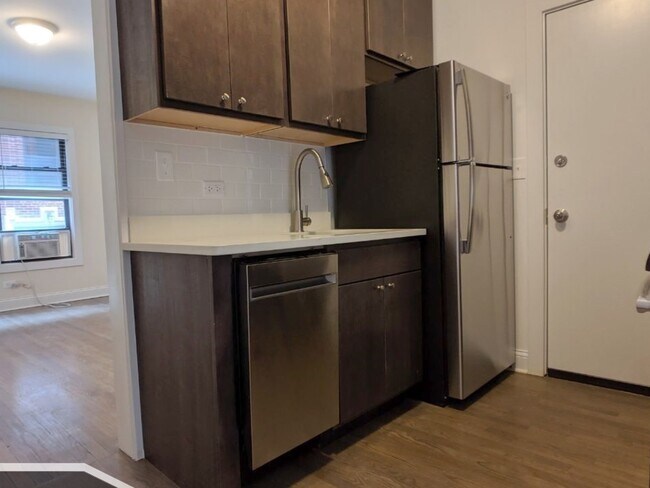 Building Photo - 2641 N Spaulding Ave