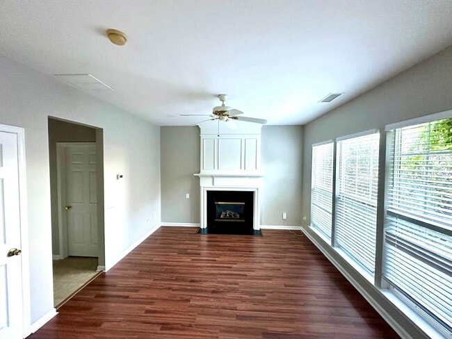 Building Photo - 3304 Mannington Dr