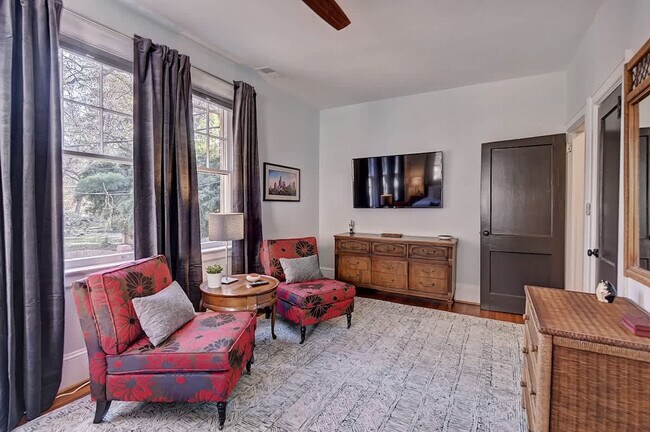 Building Photo - 518 Lamar Ave