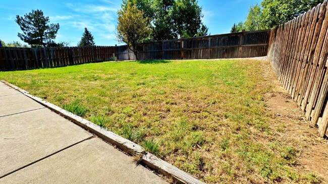 Building Photo - Fantastic Updated 3 Bed 3 Bath in Cherry Creek Schools Great Backyard 2 Car Garage